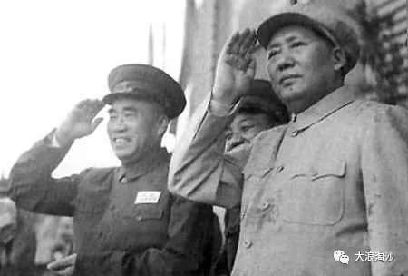 毛主席：“年轻人要向他们挑战，要指名道姓。”