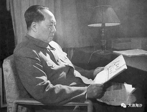 毛主席：“年轻人要向他们挑战，要指名道姓。”